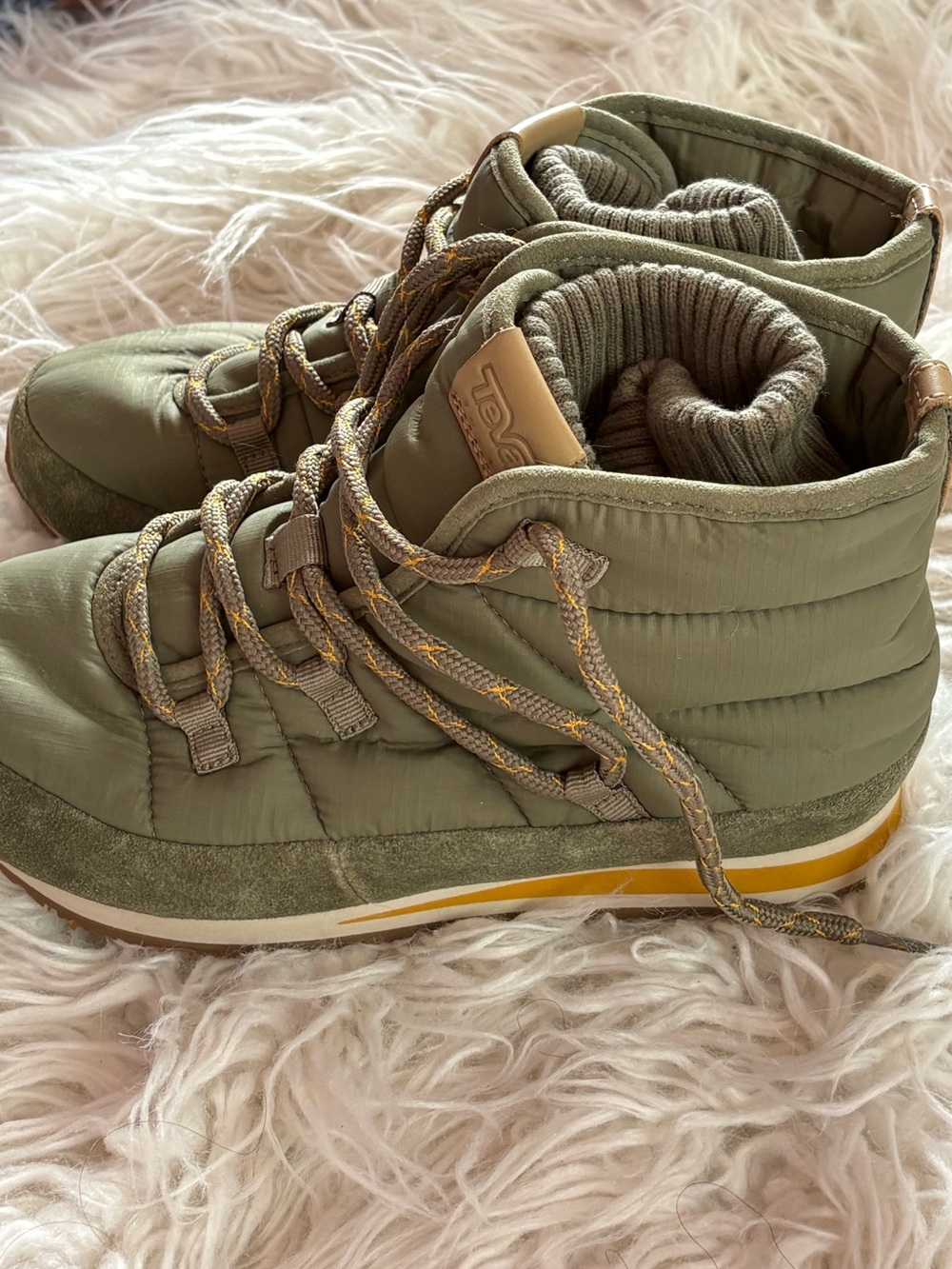 Teva Ember Lace Quilted Ankle Booties Burnt Olive Green Size 6 - Picture 4 of 6